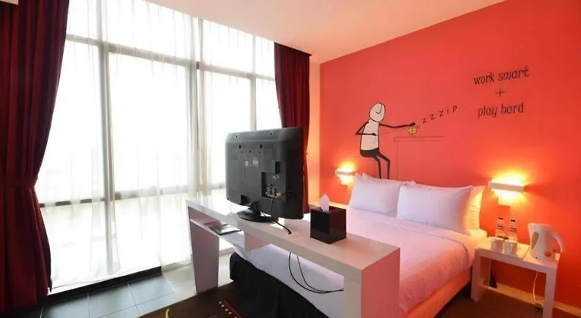 Zoom Inn Boutique Hotel - Danga Bay Johor Bahru 2*,