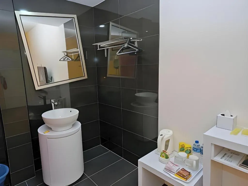Zoom Inn Boutique Hotel - Danga Bay Johor Bahru 2*,